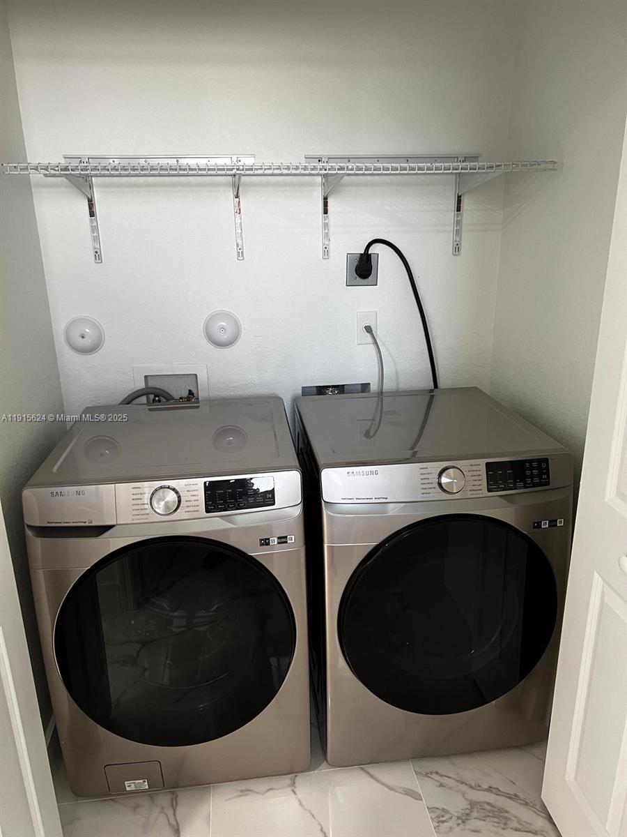 PINE ISLE - Residential