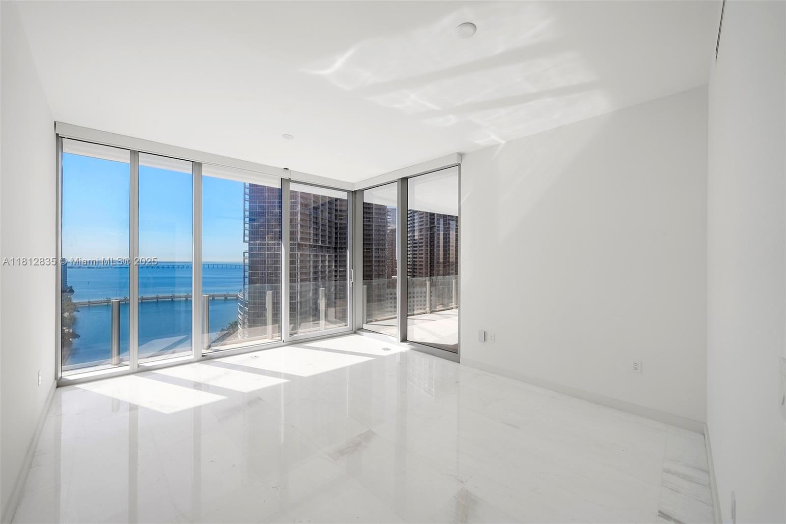 300 BISCAYNE BLVD WAY COND - Residential