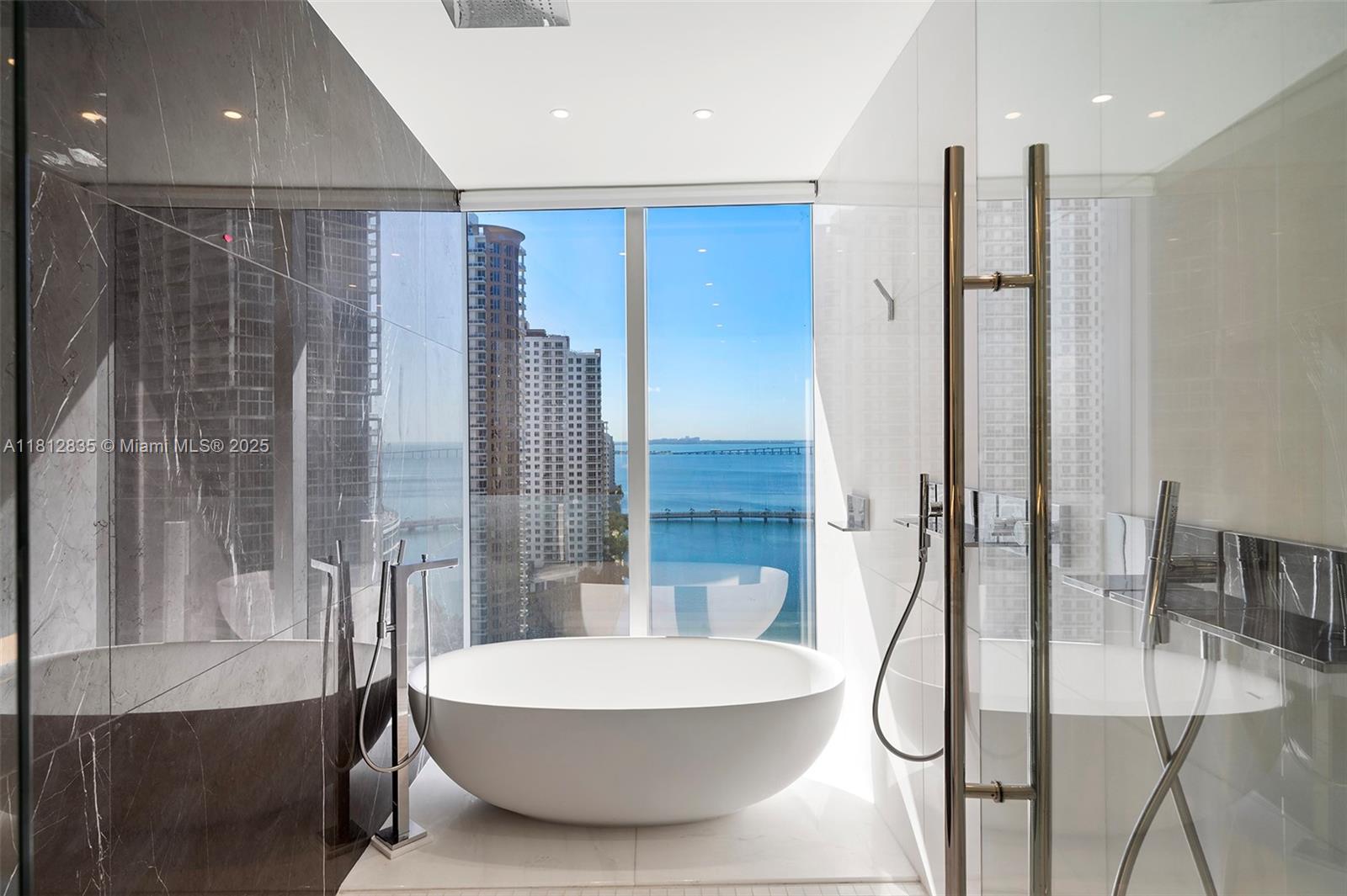 300 BISCAYNE BLVD WAY COND - Residential