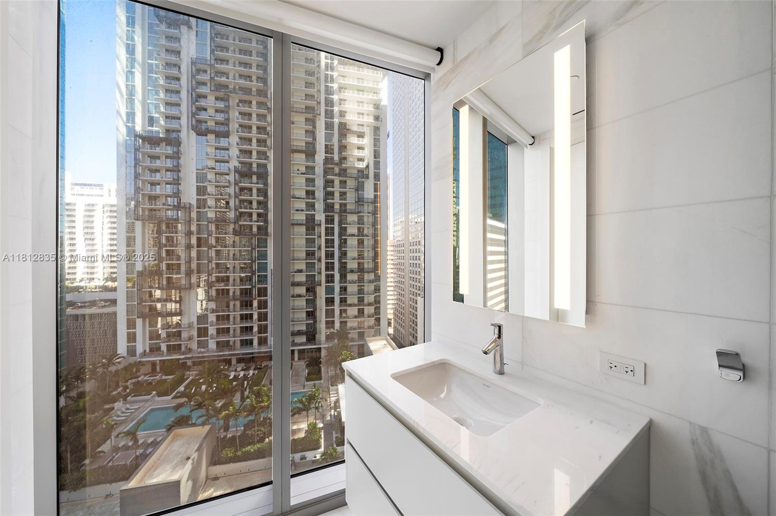 300 BISCAYNE BLVD WAY COND - Residential