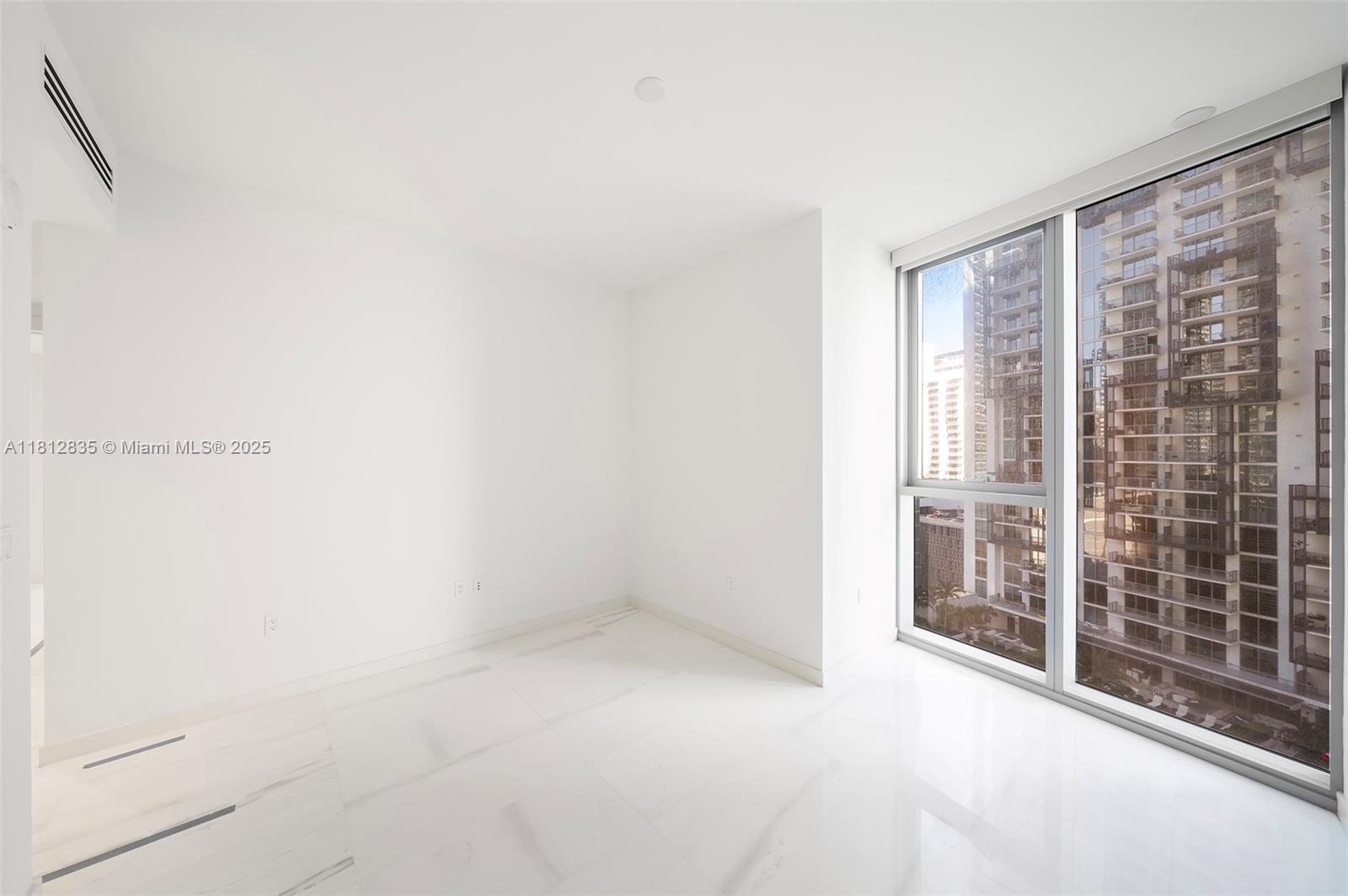 300 BISCAYNE BLVD WAY COND - Residential