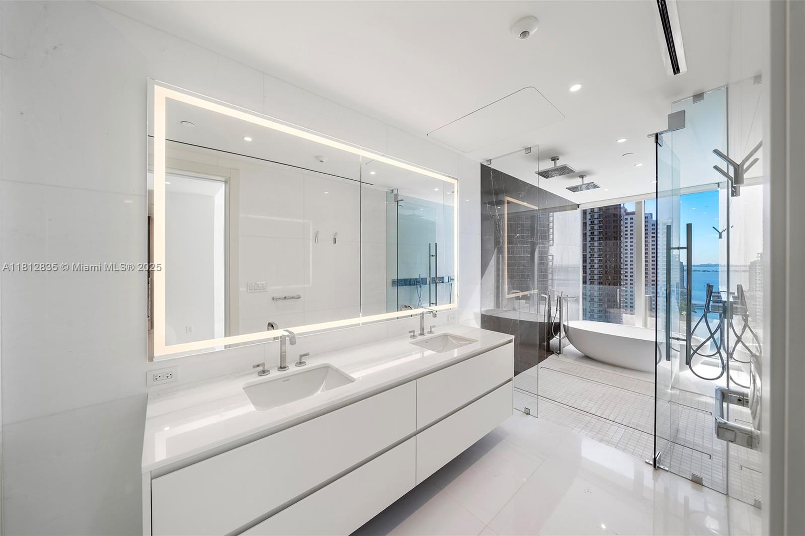 300 BISCAYNE BLVD WAY COND - Residential