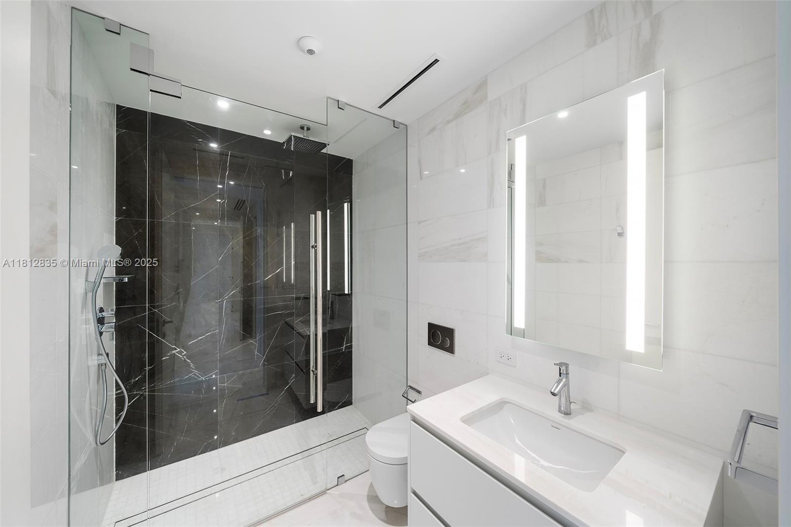 300 BISCAYNE BLVD WAY COND - Residential