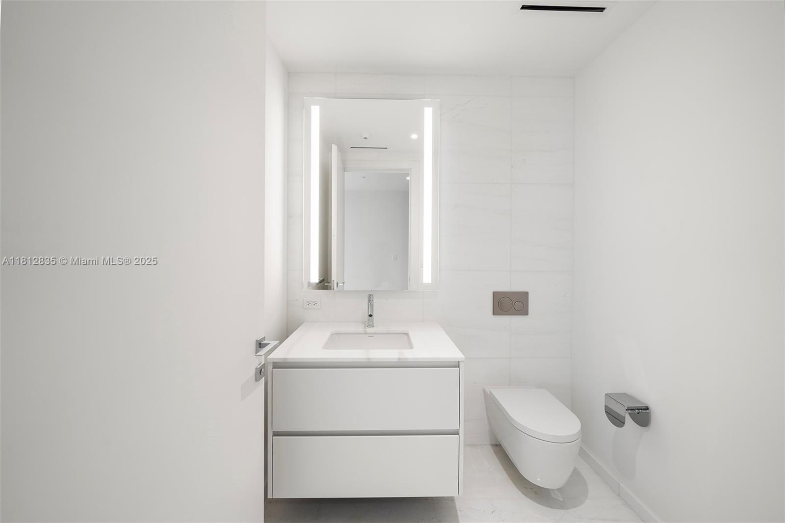 300 BISCAYNE BLVD WAY COND - Residential