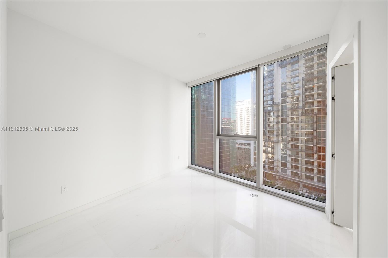 300 BISCAYNE BLVD WAY COND - Residential