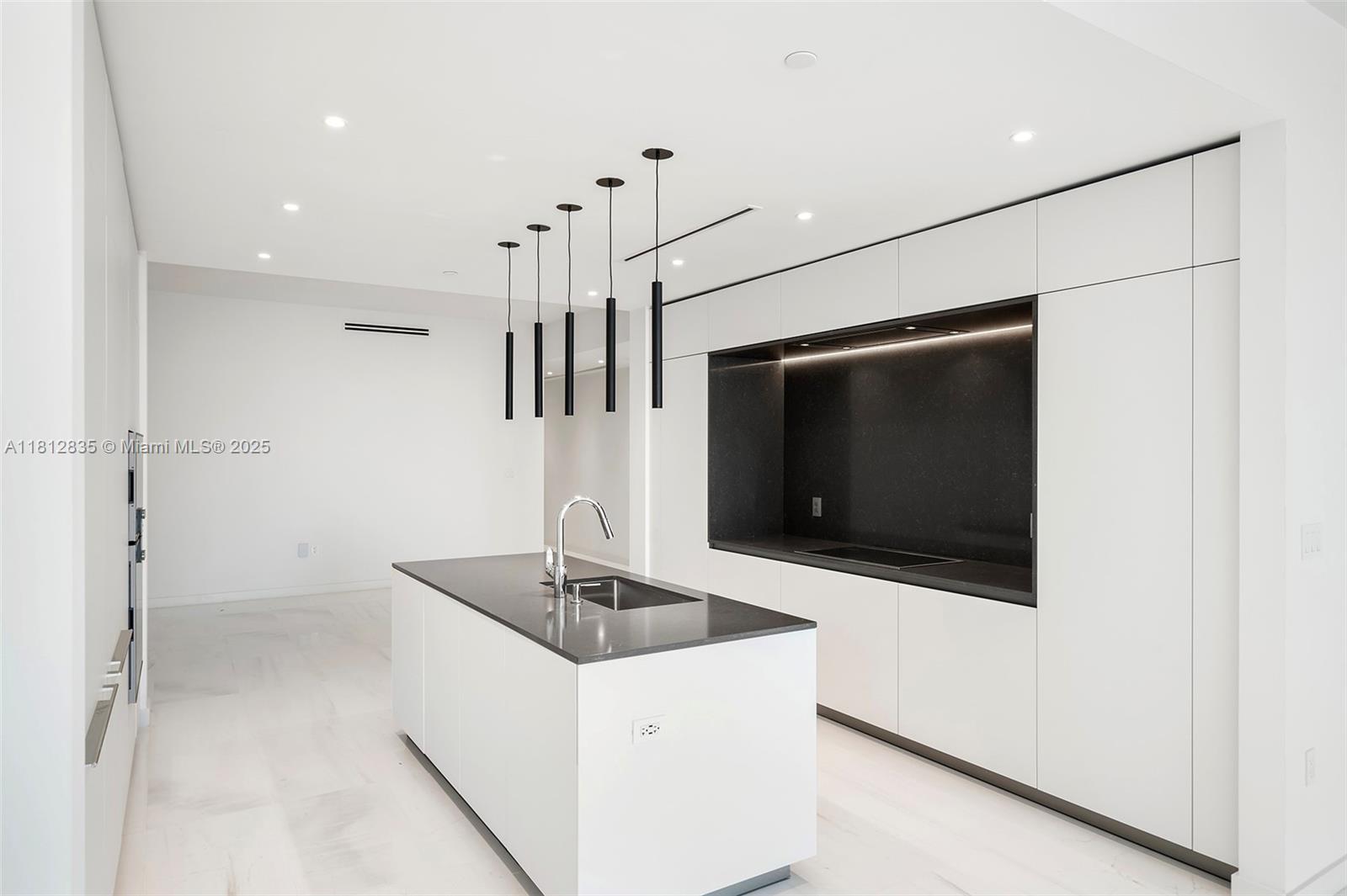 300 BISCAYNE BLVD WAY COND - Residential