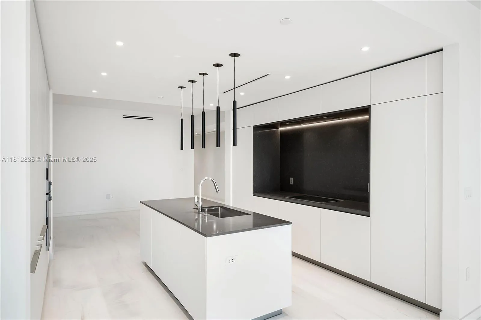 Miami, Florida 33131, United States, 4 Bedrooms Bedrooms, ,6 BathroomsBathrooms,Residential,Active,142262