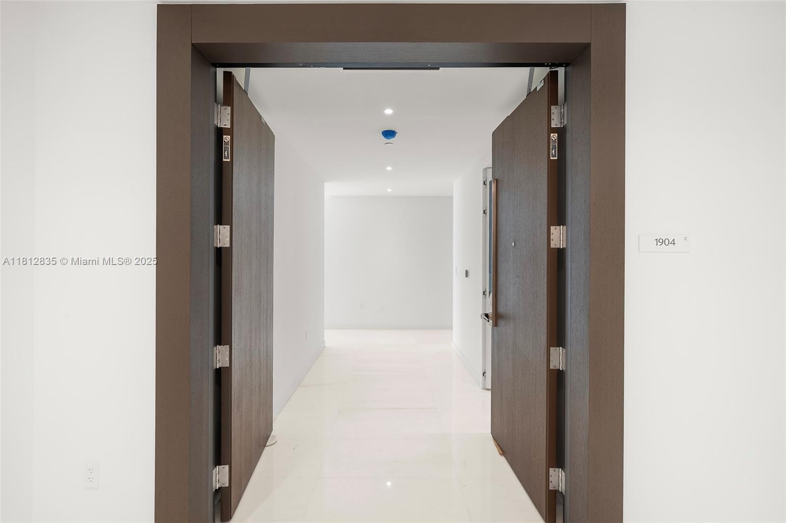 300 BISCAYNE BLVD WAY COND - Residential