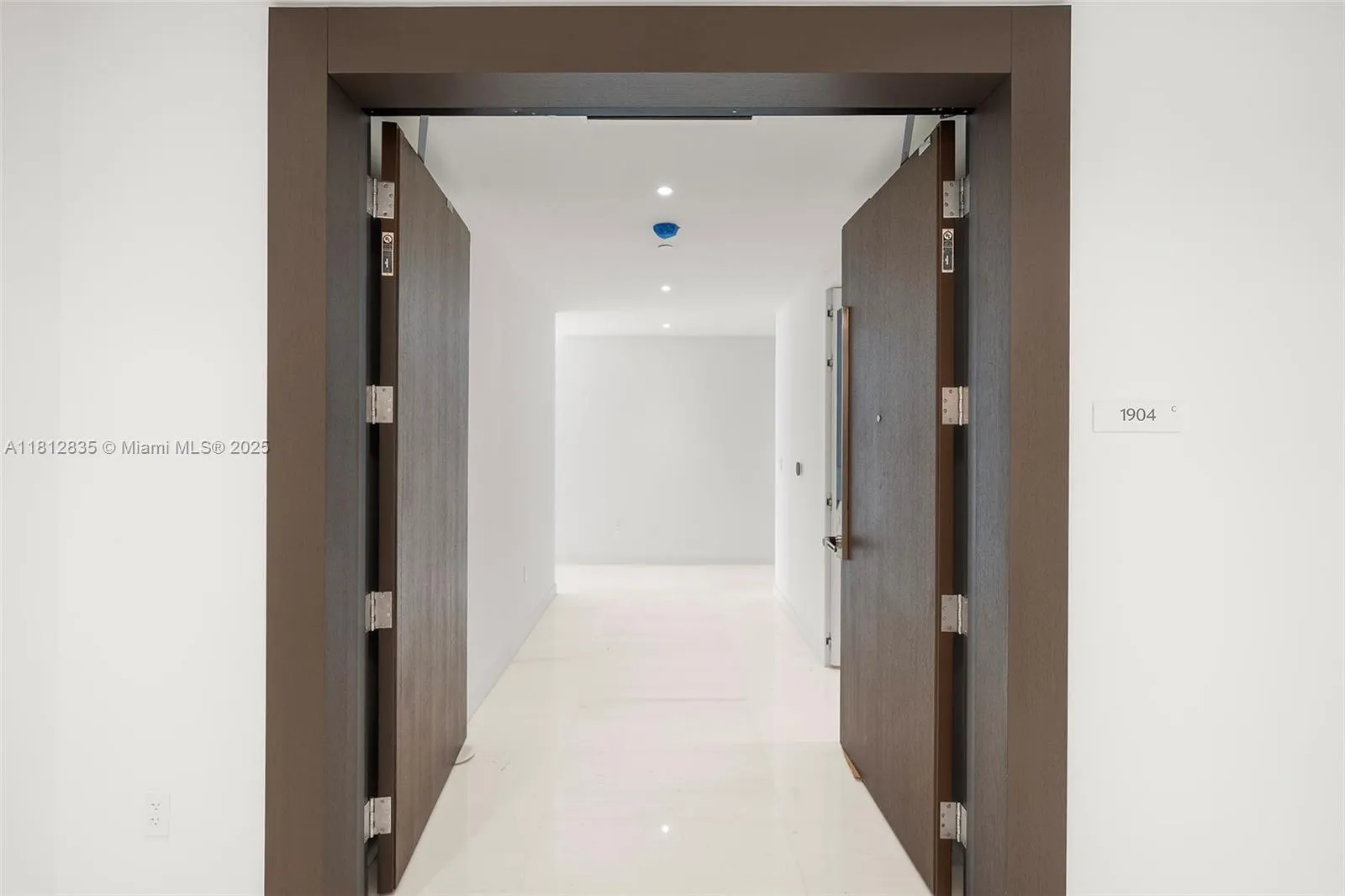 Miami, Florida 33131, United States, 4 Bedrooms Bedrooms, ,6 BathroomsBathrooms,Residential,Active,142262