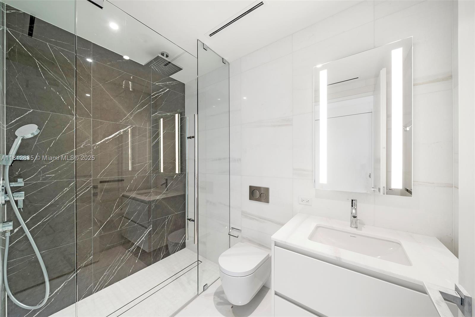 300 BISCAYNE BLVD WAY COND - Residential