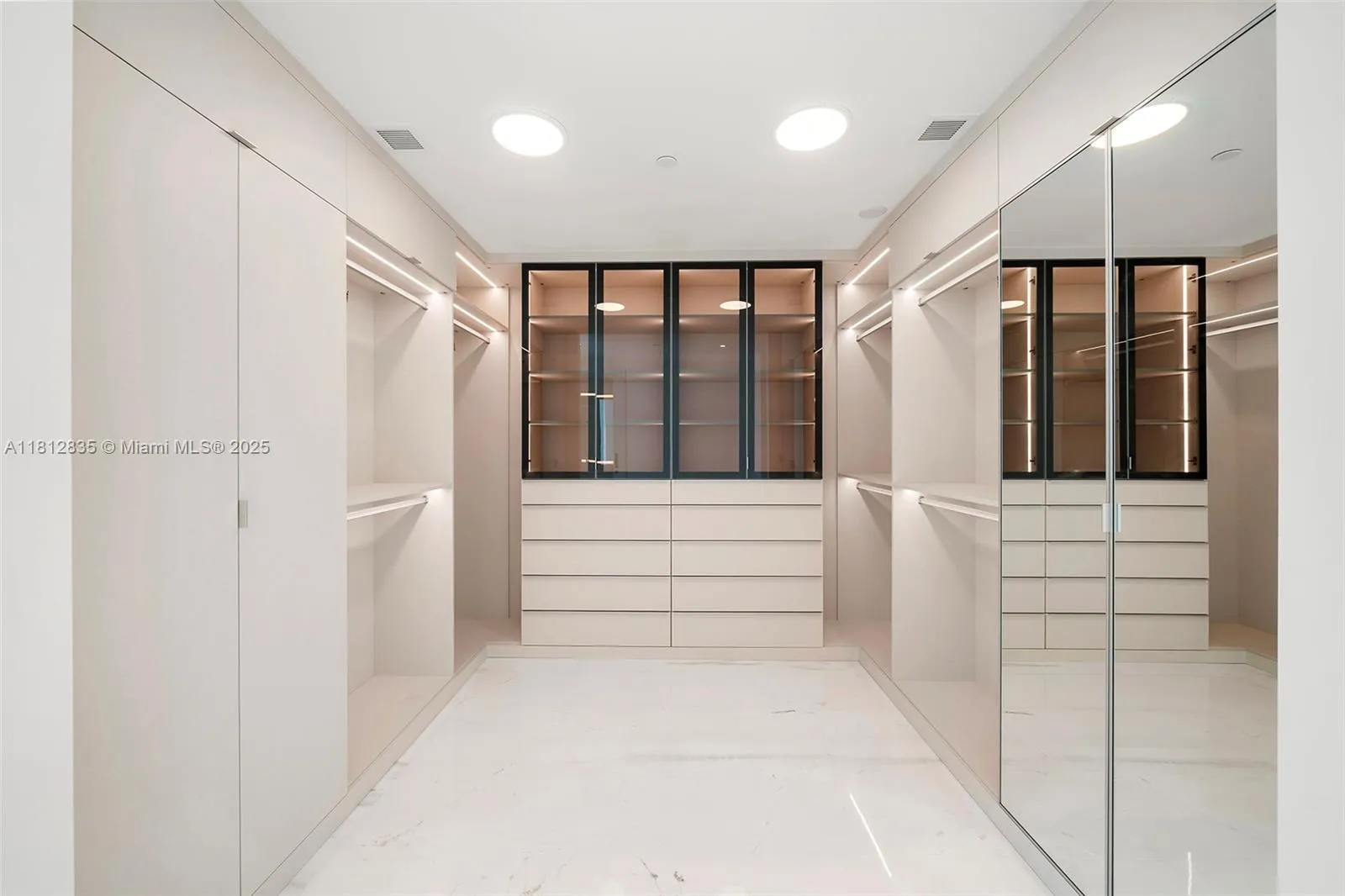 Miami, Florida 33131, United States, 4 Bedrooms Bedrooms, ,6 BathroomsBathrooms,Residential,Active,142262