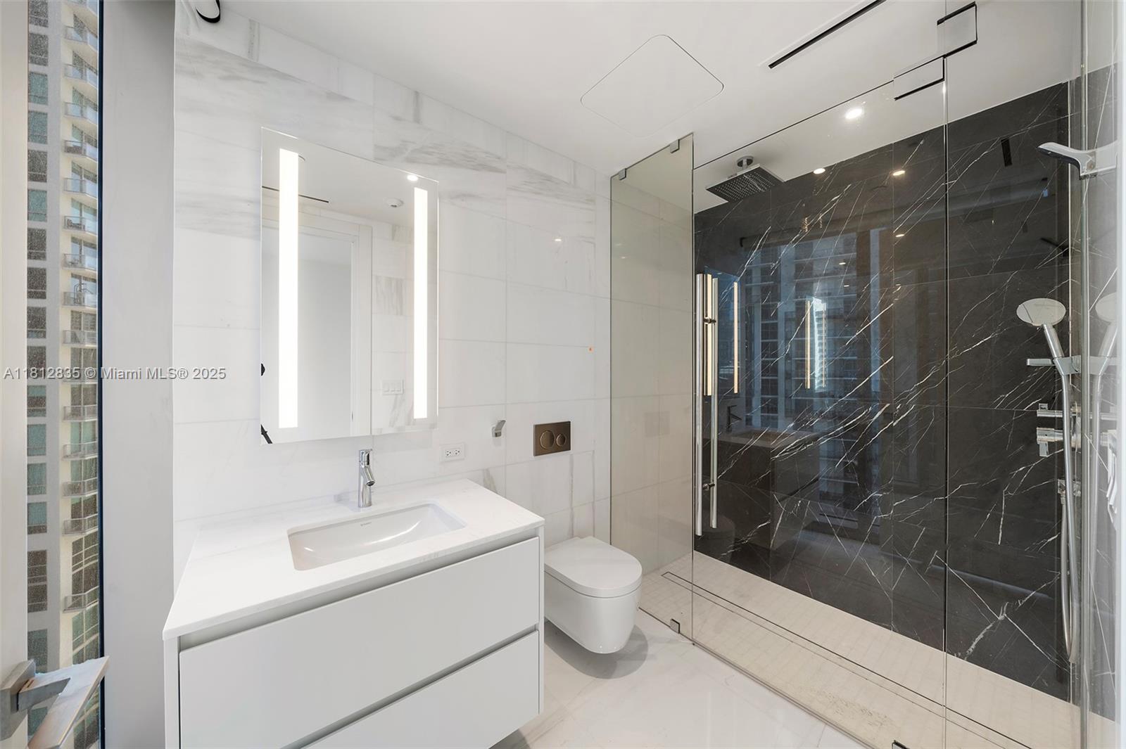 300 BISCAYNE BLVD WAY COND - Residential