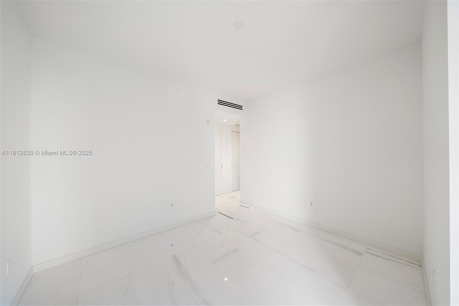 300 BISCAYNE BLVD WAY COND - Residential