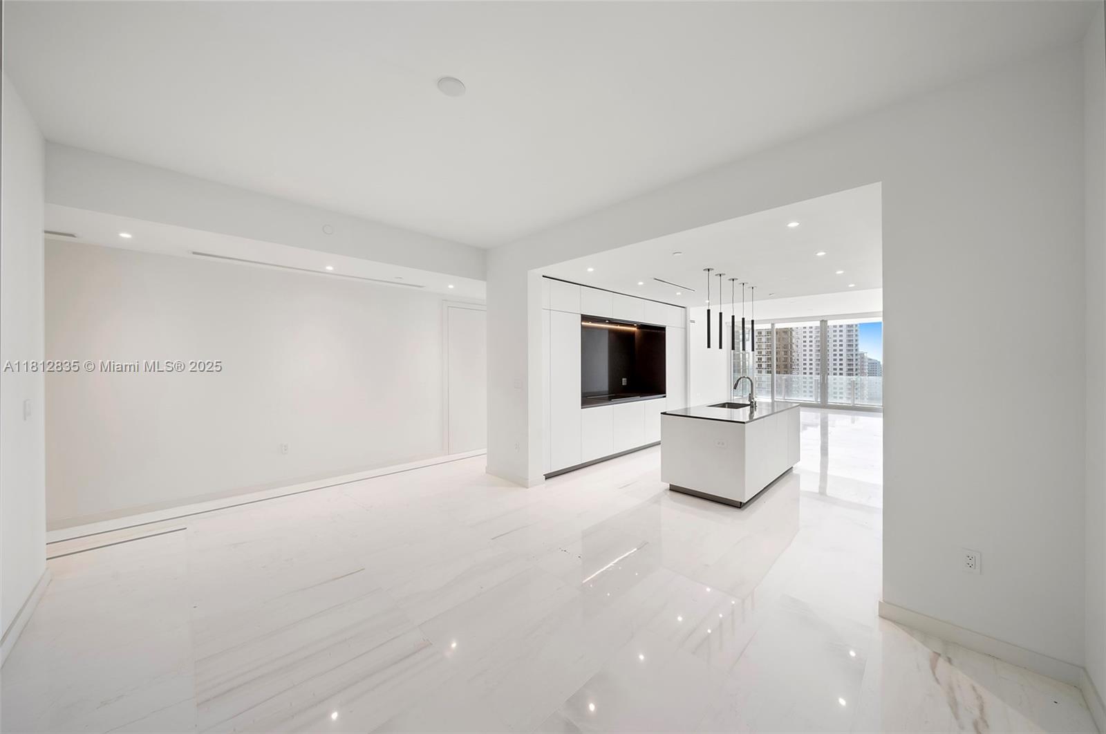 300 BISCAYNE BLVD WAY COND - Residential