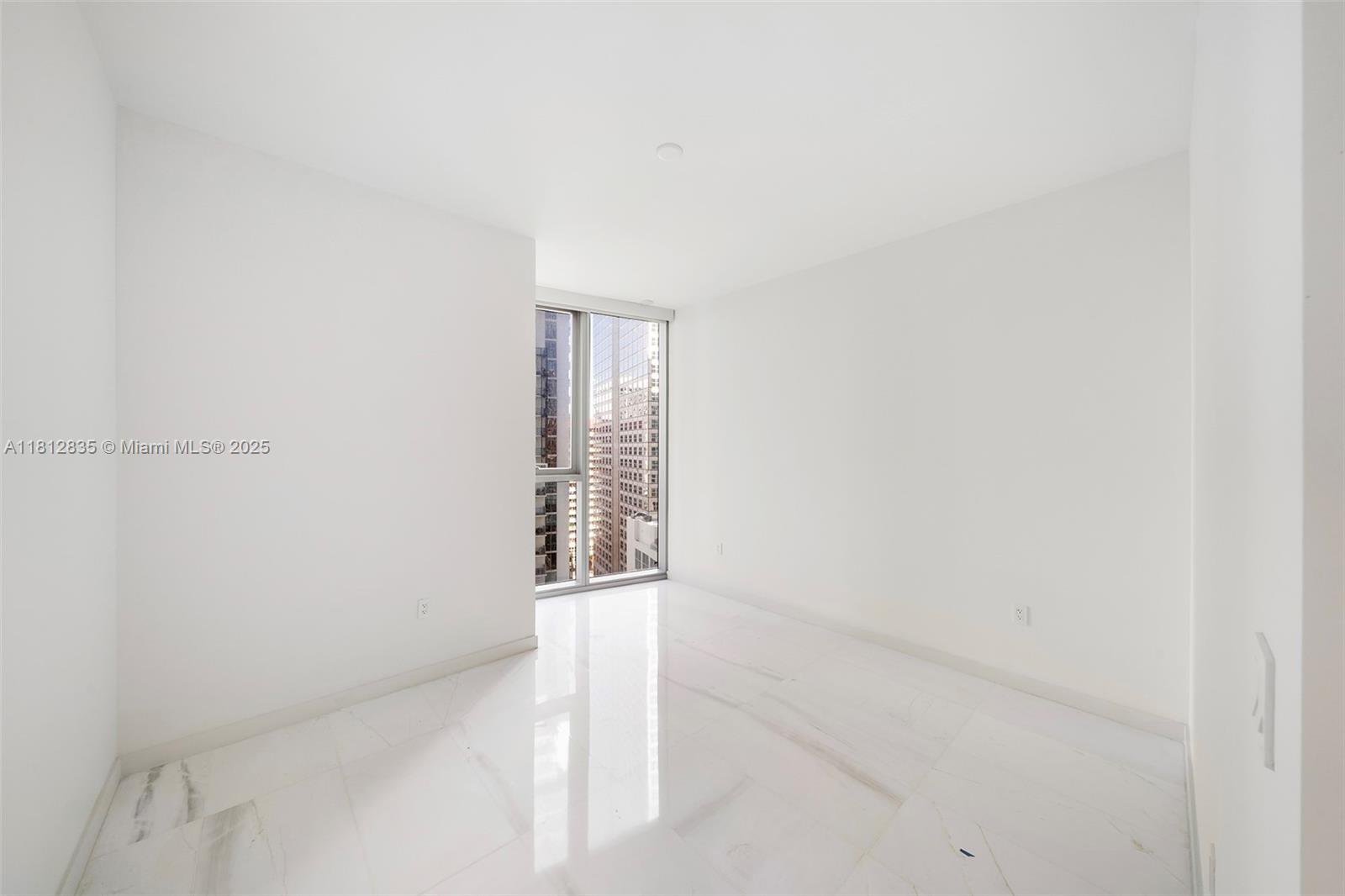 300 BISCAYNE BLVD WAY COND - Residential