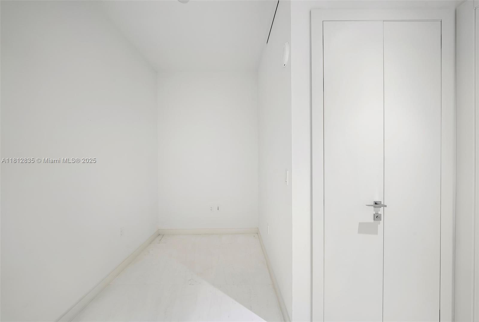 300 BISCAYNE BLVD WAY COND - Residential