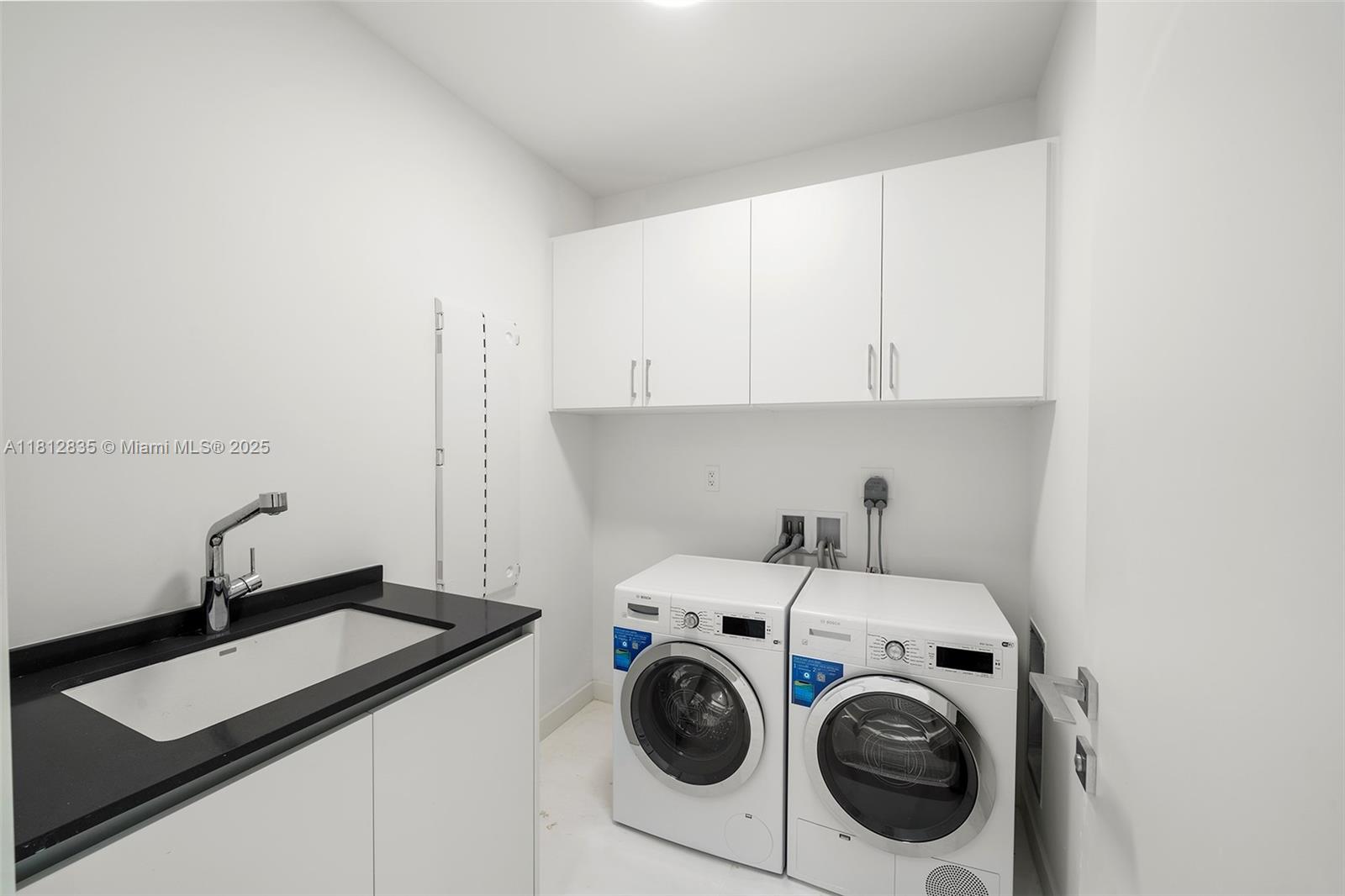 300 BISCAYNE BLVD WAY COND - Residential