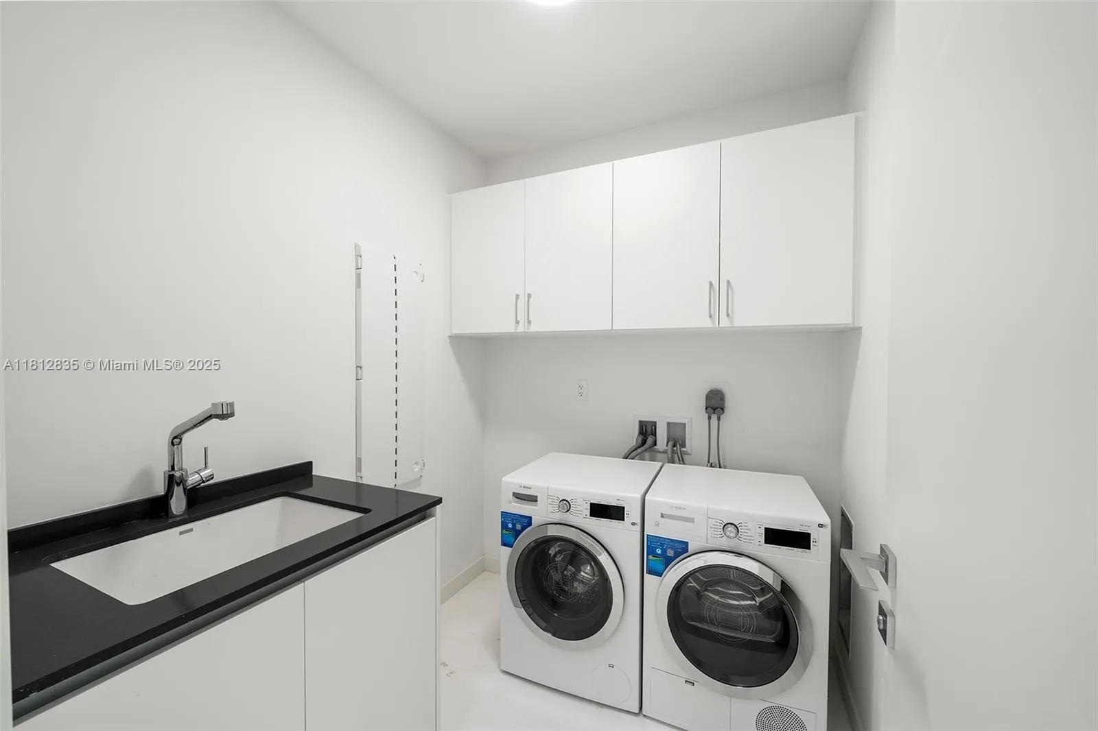 Miami, Florida 33131, United States, 4 Bedrooms Bedrooms, ,6 BathroomsBathrooms,Residential,Active,142262