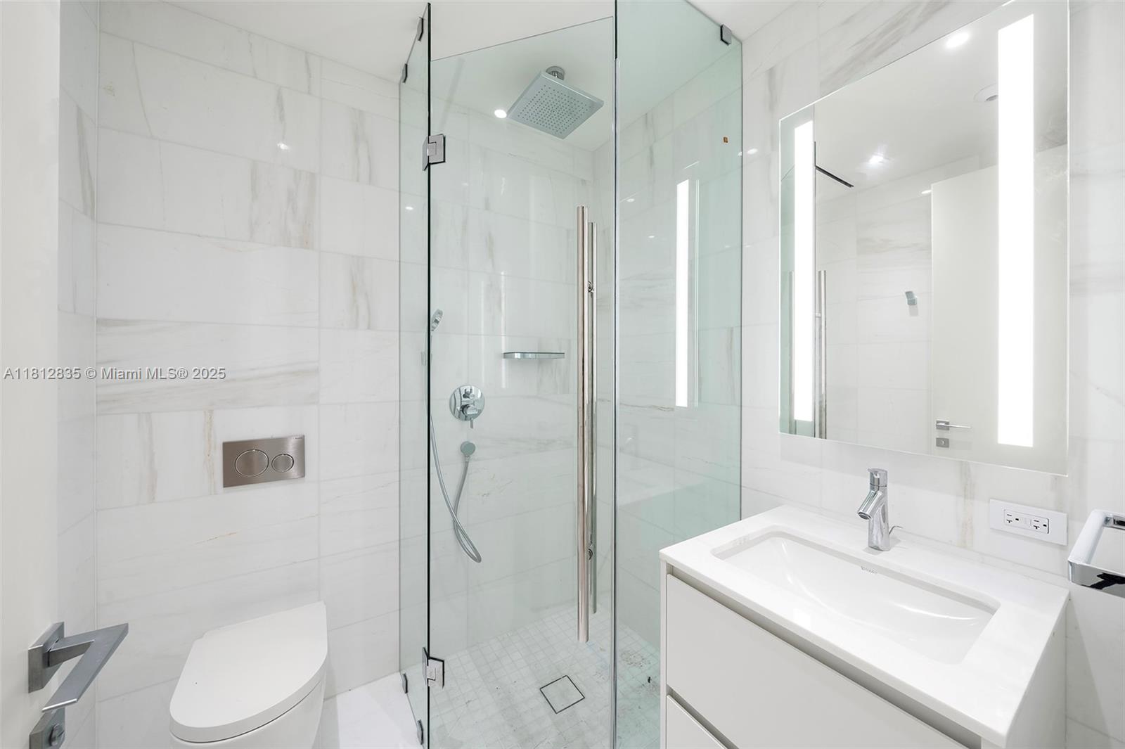 300 BISCAYNE BLVD WAY COND - Residential