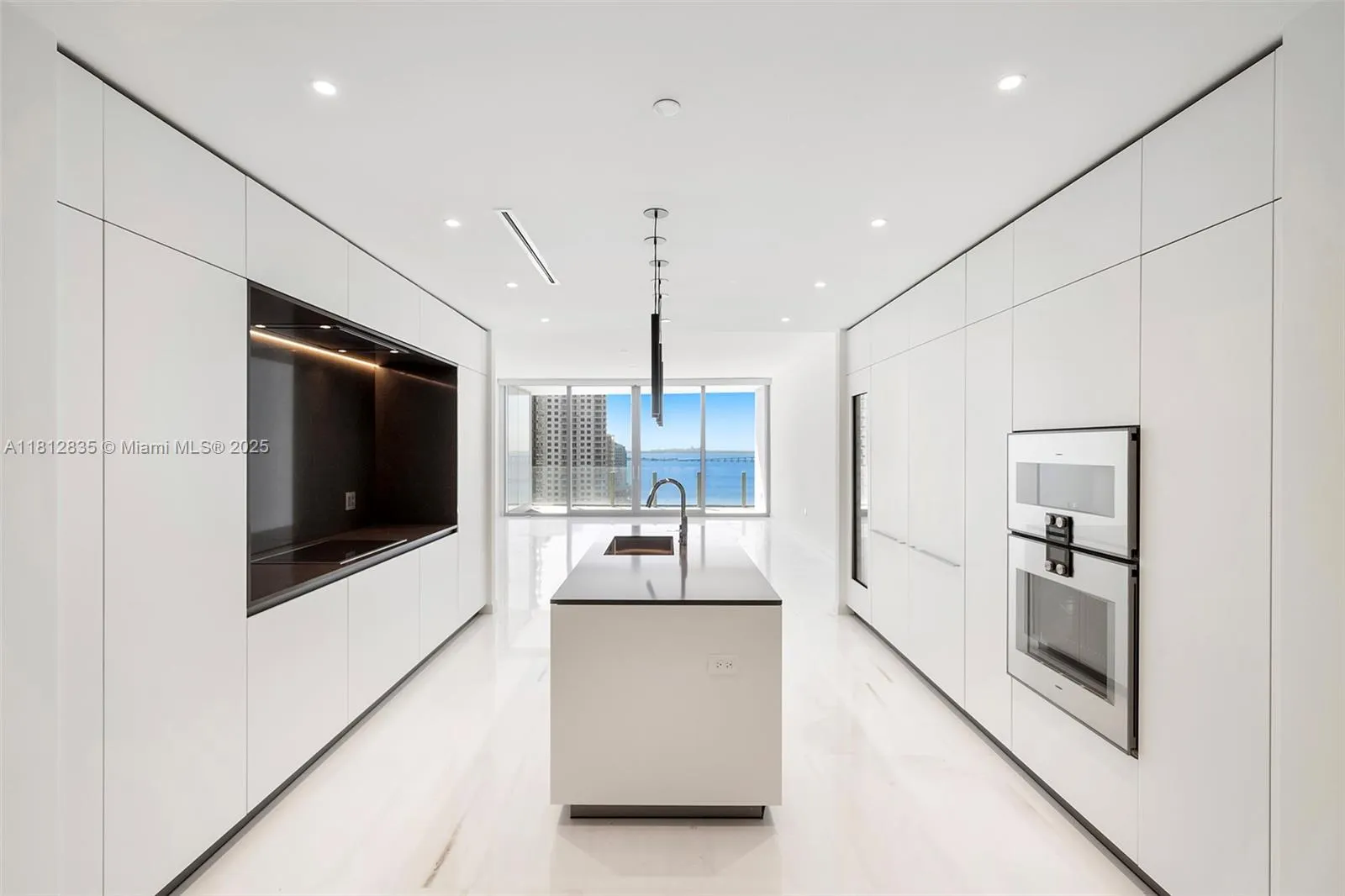 Miami, Florida 33131, United States, 4 Bedrooms Bedrooms, ,6 BathroomsBathrooms,Residential,Active,142262