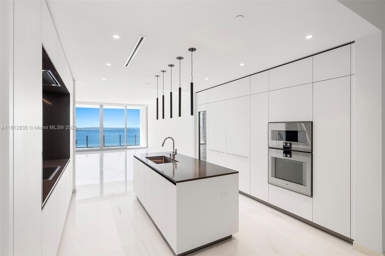 300 BISCAYNE BLVD WAY COND - Residential