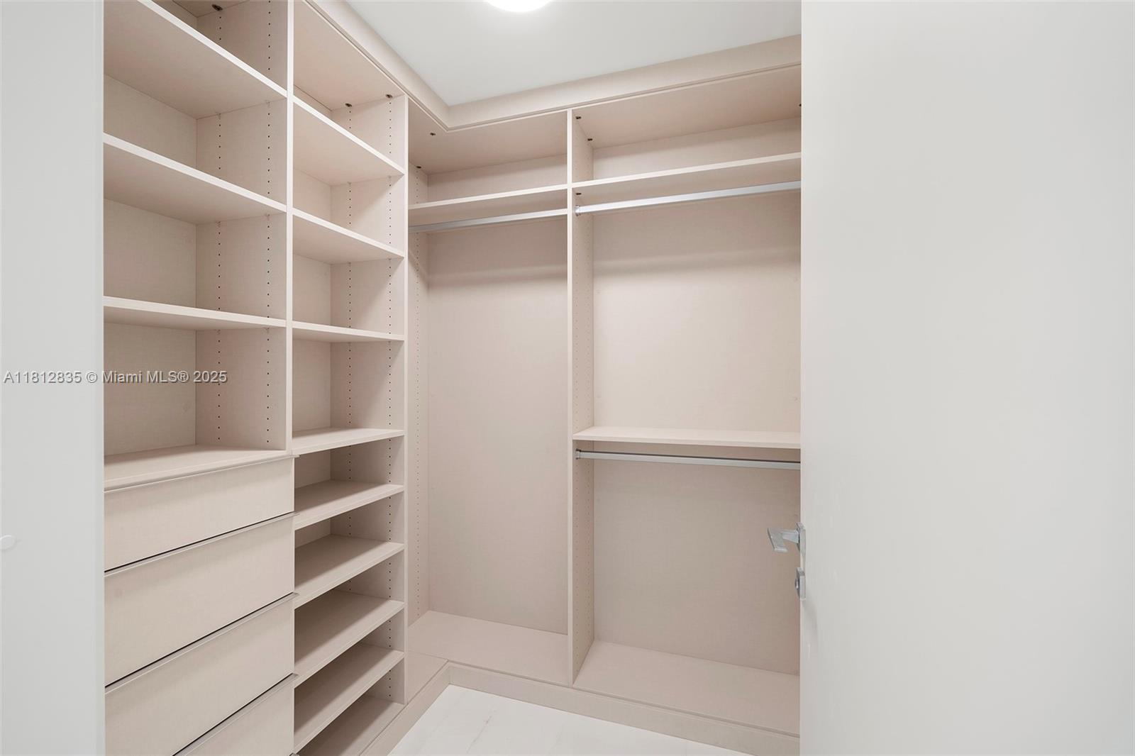 300 BISCAYNE BLVD WAY COND - Residential