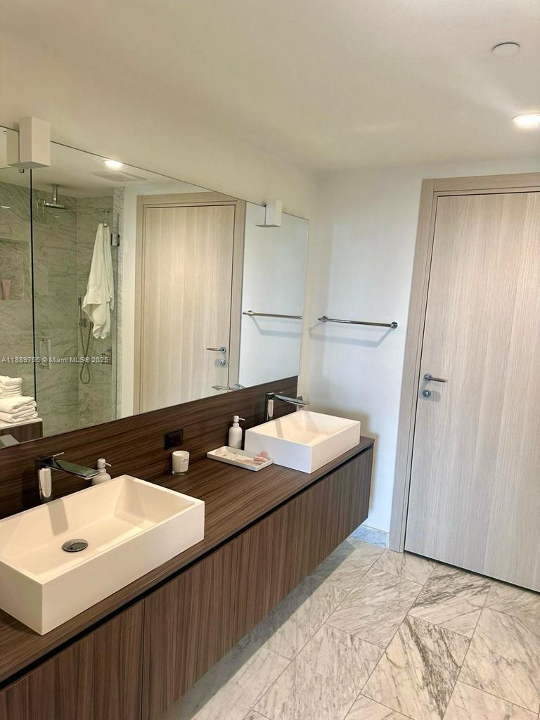 1000 Brickell Plz 2310