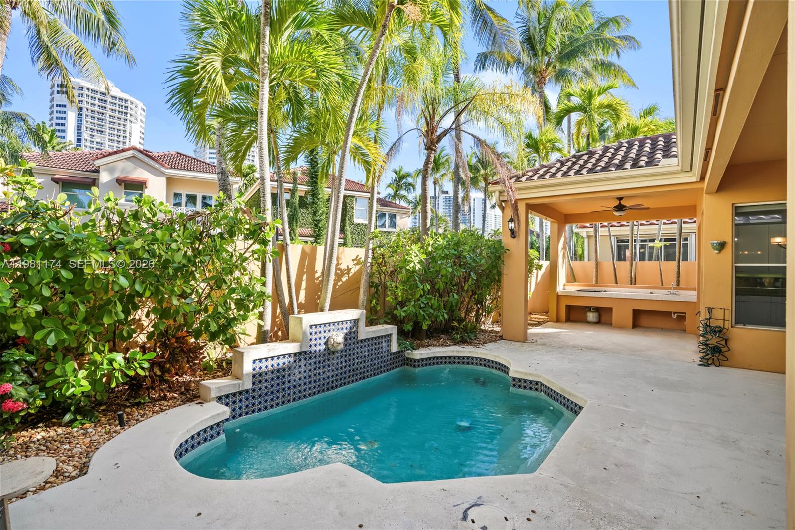 ISLAND WAY - Residential