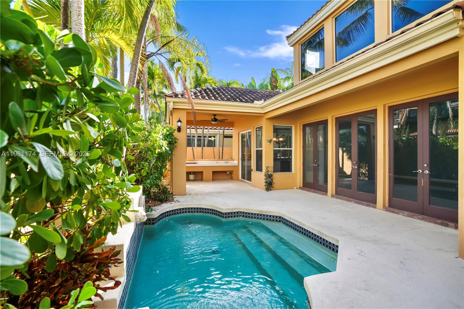 ISLAND WAY - Residential