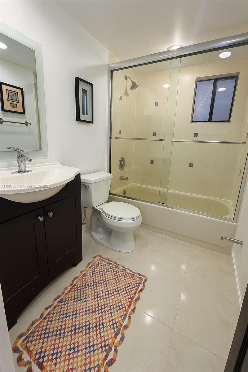 HORIZONS WEST CONDO #10 - Residential Lease