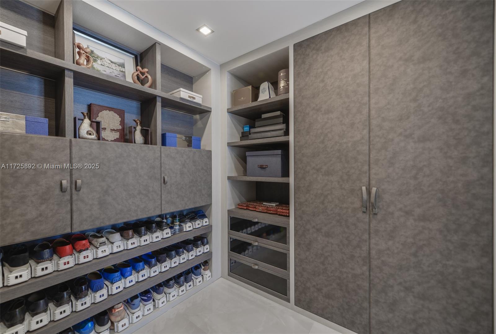 MUSE CONDO - Residential