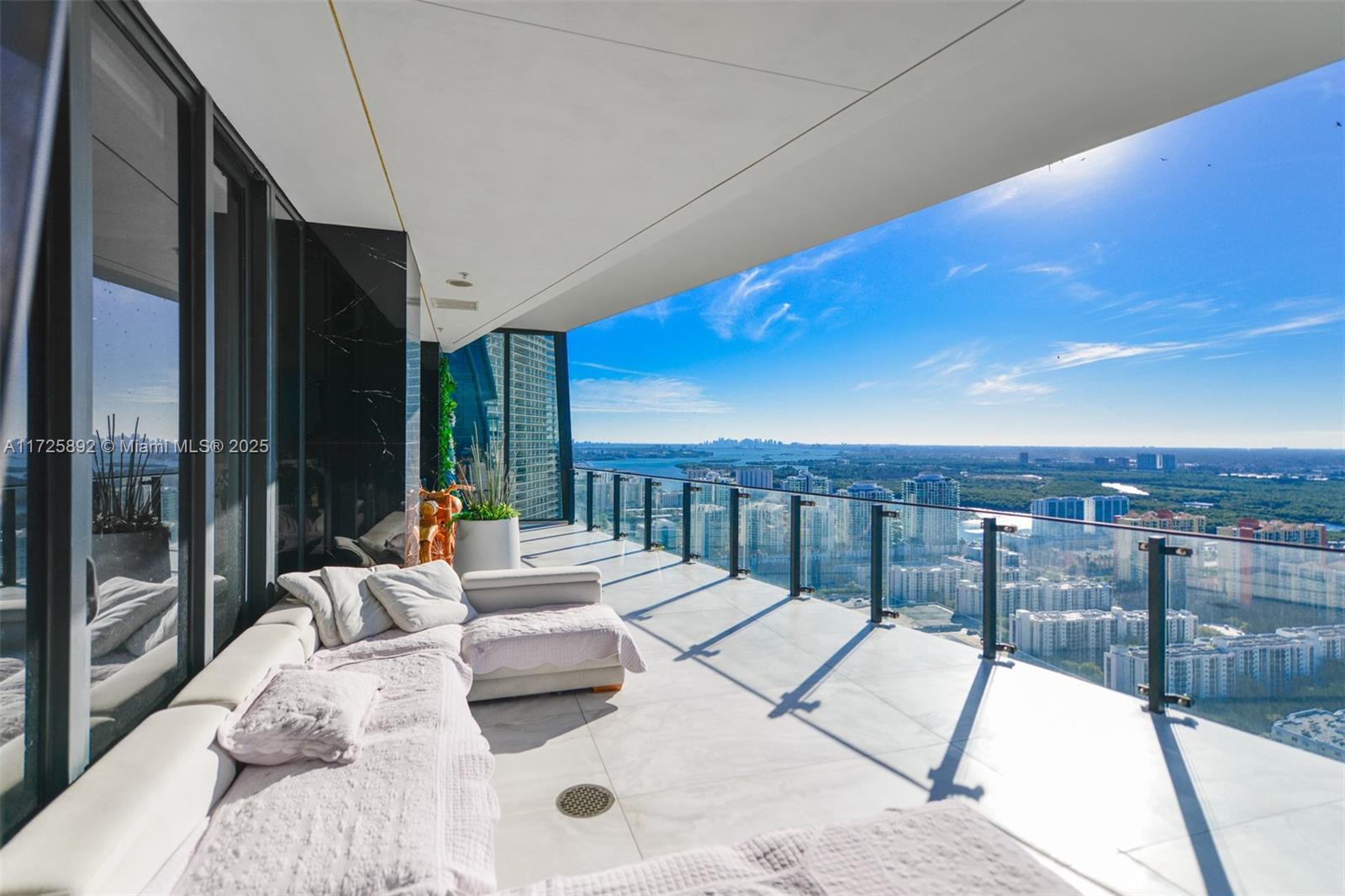 MUSE CONDO - Residential