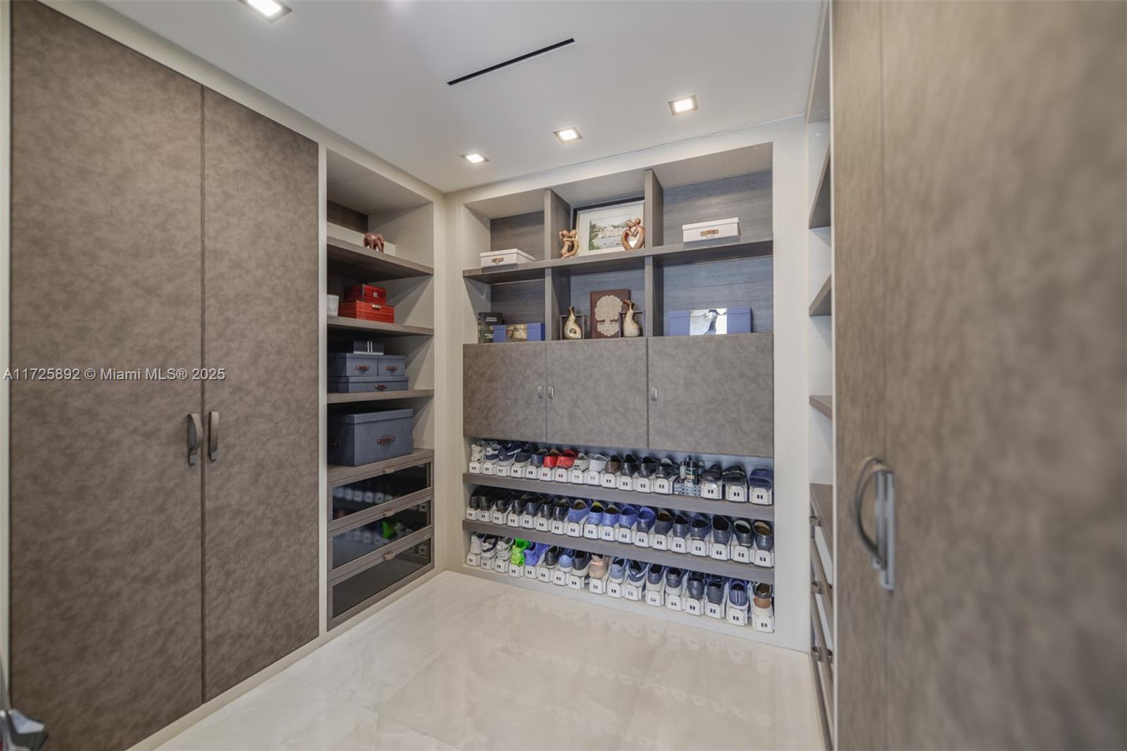 MUSE CONDO - Residential