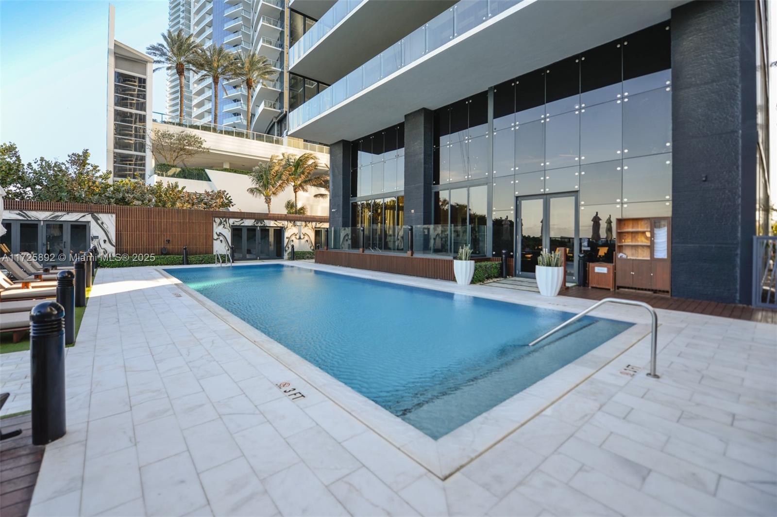 MUSE CONDO - Residential