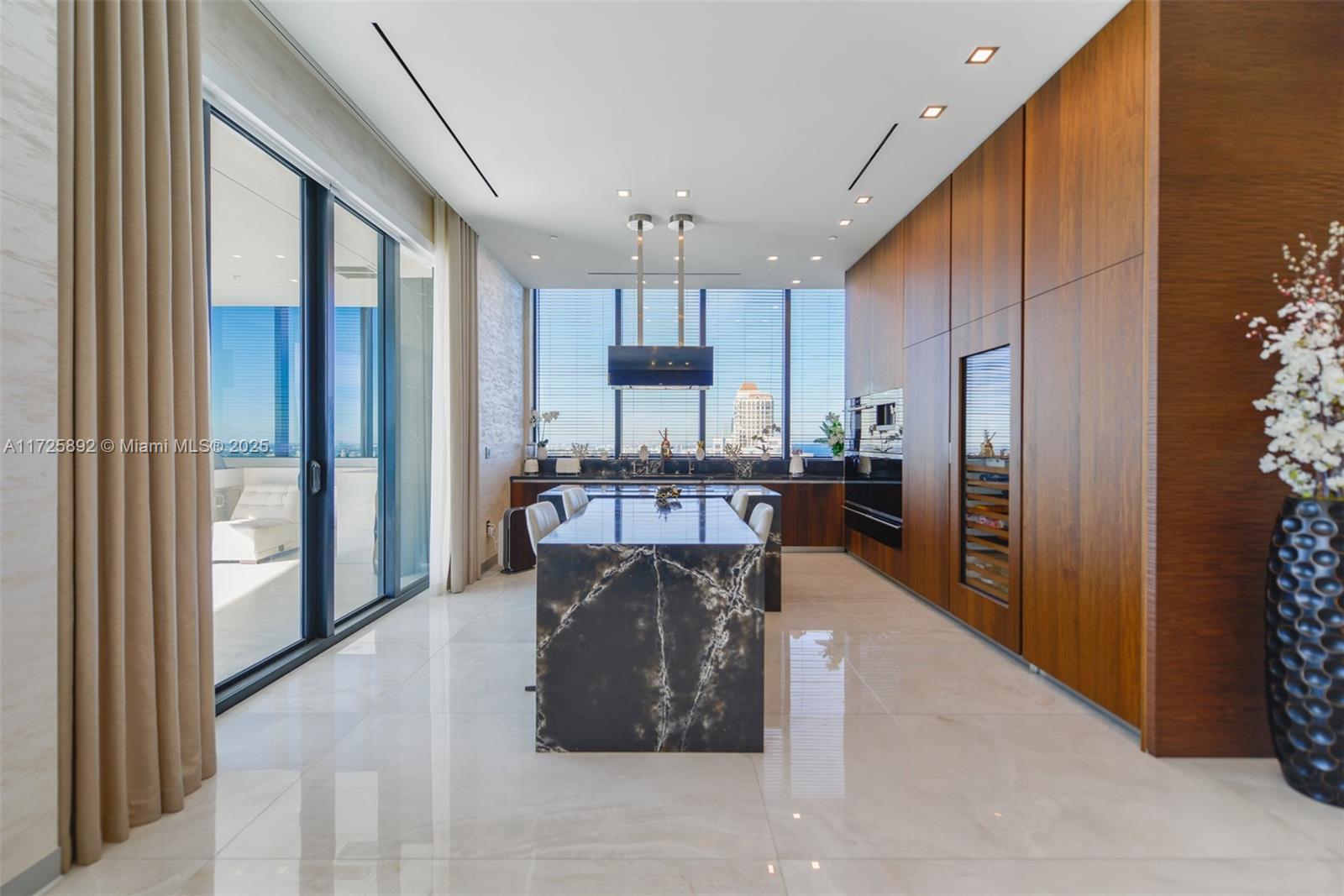 MUSE CONDO - Residential