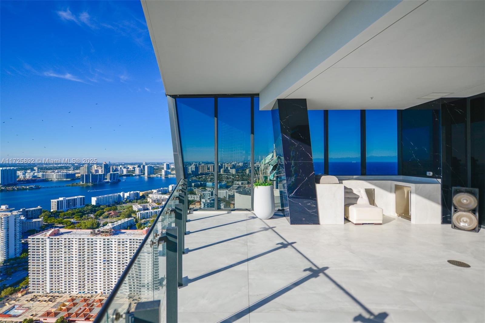 MUSE CONDO - Residential