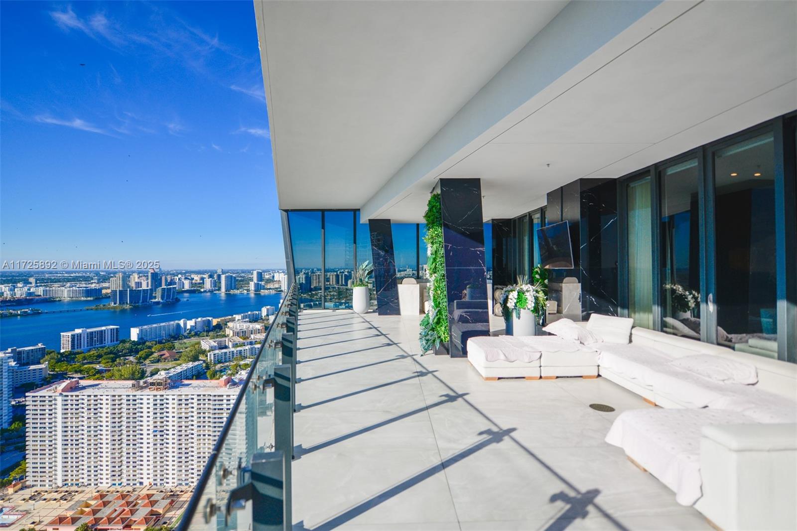 MUSE CONDO - Residential