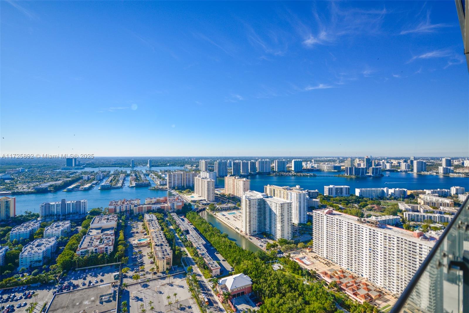MUSE CONDO - Residential