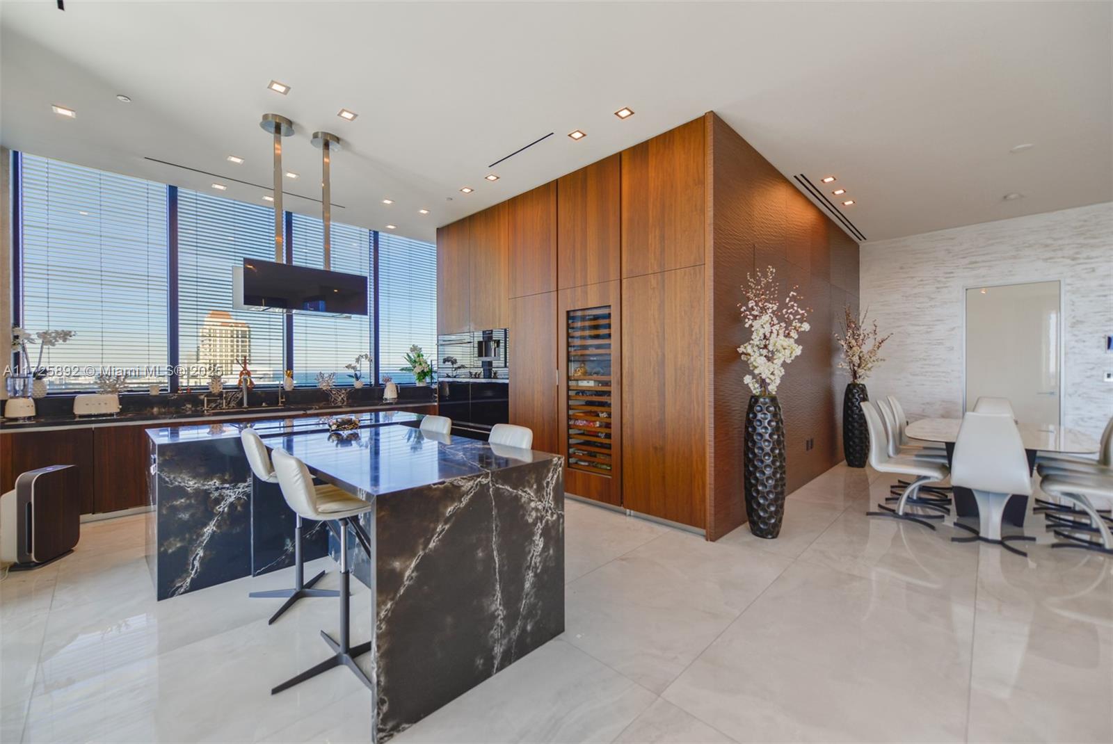 MUSE CONDO - Residential
