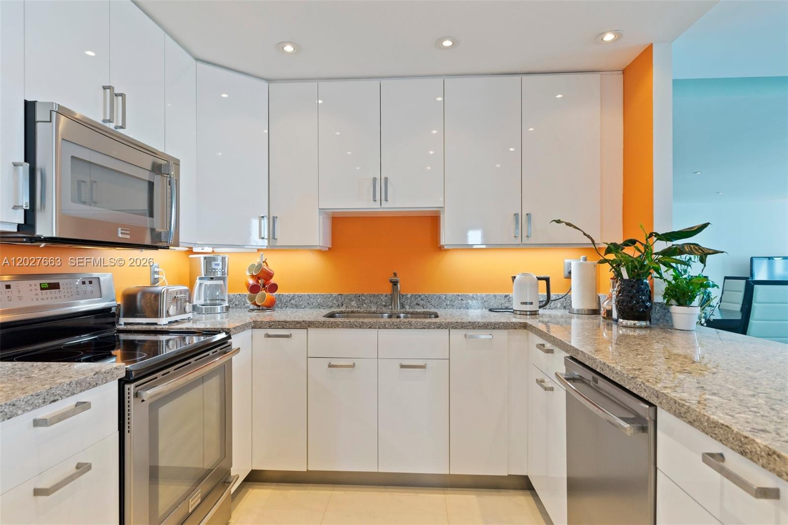 2301 Collins Ave 1210