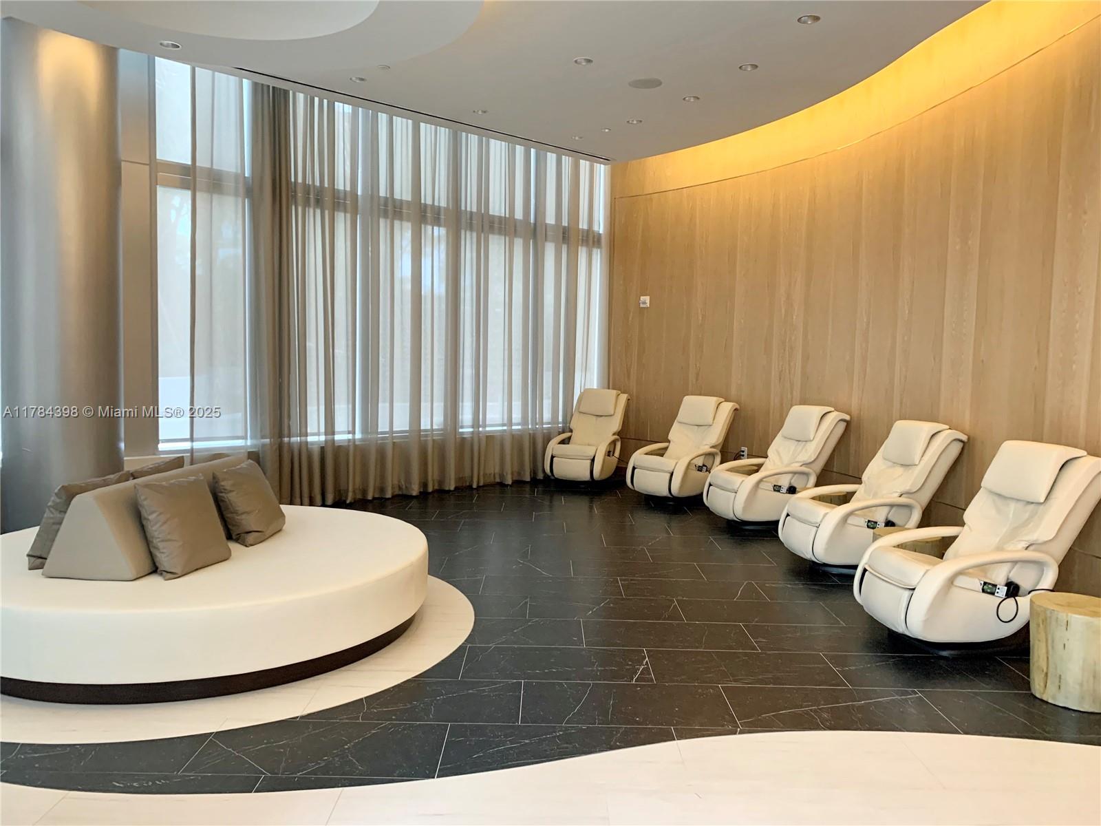 PARAMOUNT MIAMI WORLDCENT - Residential