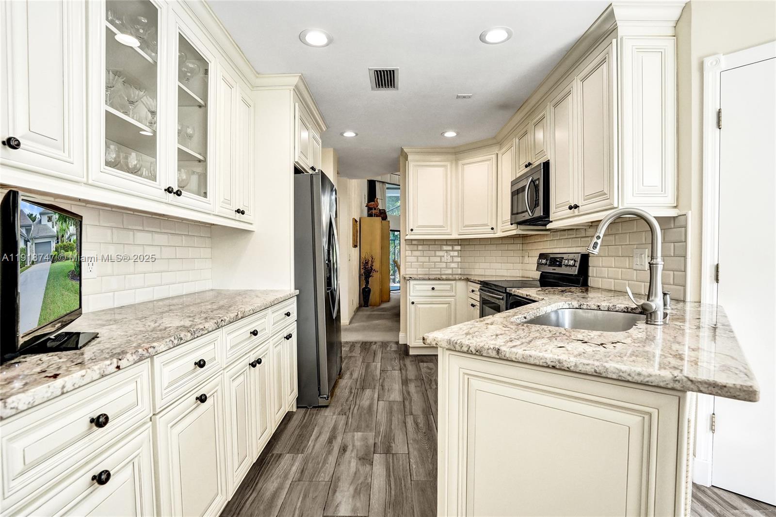 BREAKERS WEST 6 - Residential