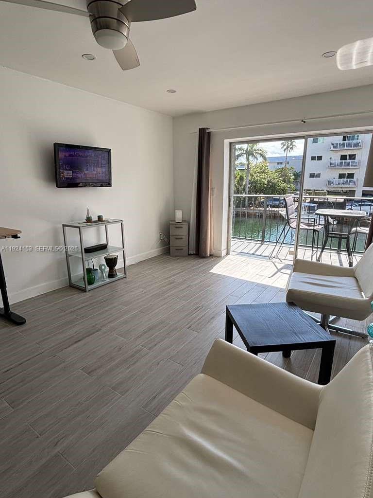 DOLPHIN CONDO - Residential