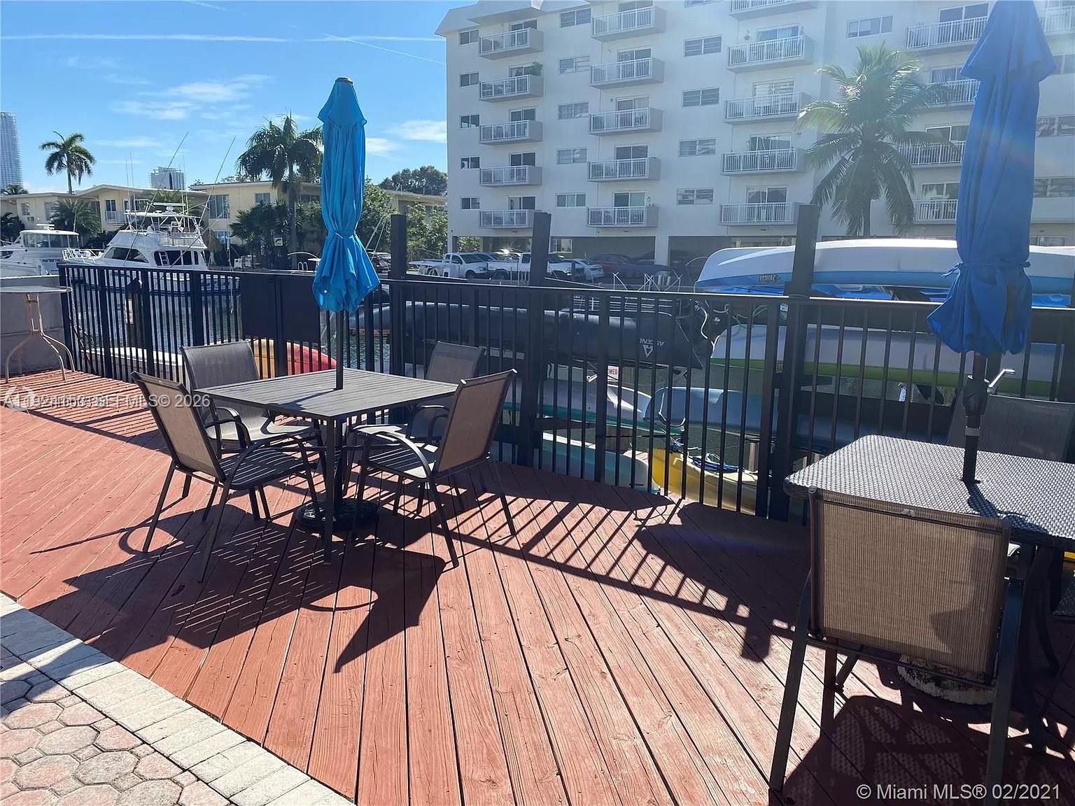 DOLPHIN CONDO - Residential