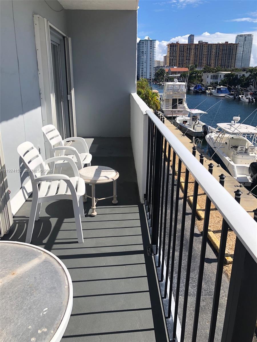 DOLPHIN CONDO - Residential