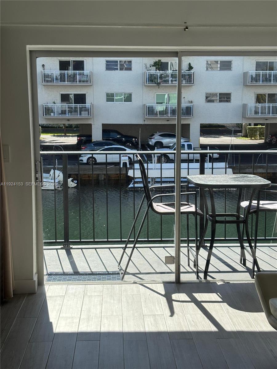 DOLPHIN CONDO - Residential