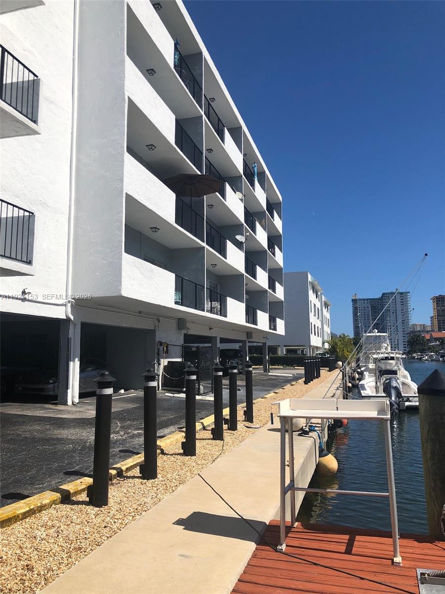 DOLPHIN CONDO - Residential