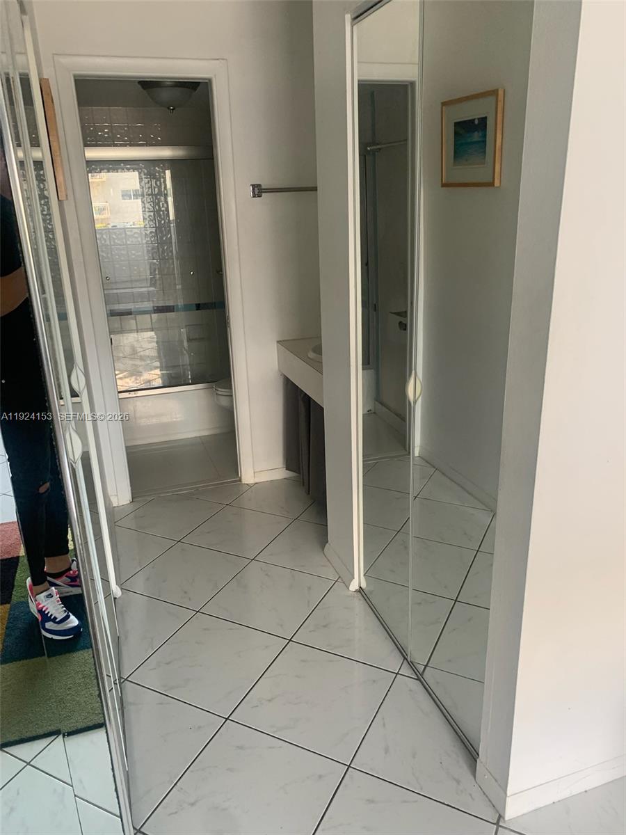 DOLPHIN CONDO - Residential