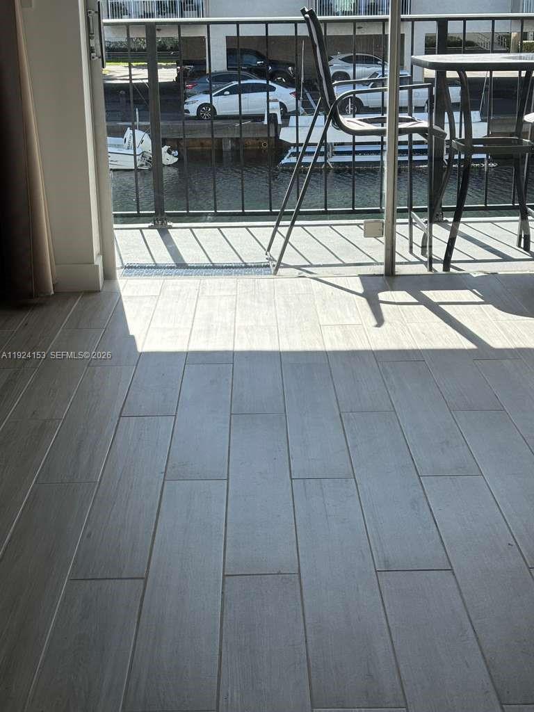 DOLPHIN CONDO - Residential