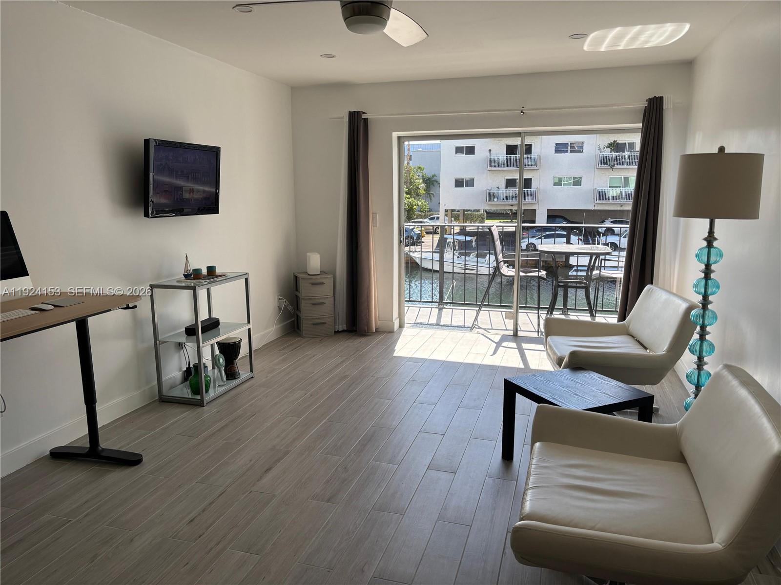 DOLPHIN CONDO - Residential